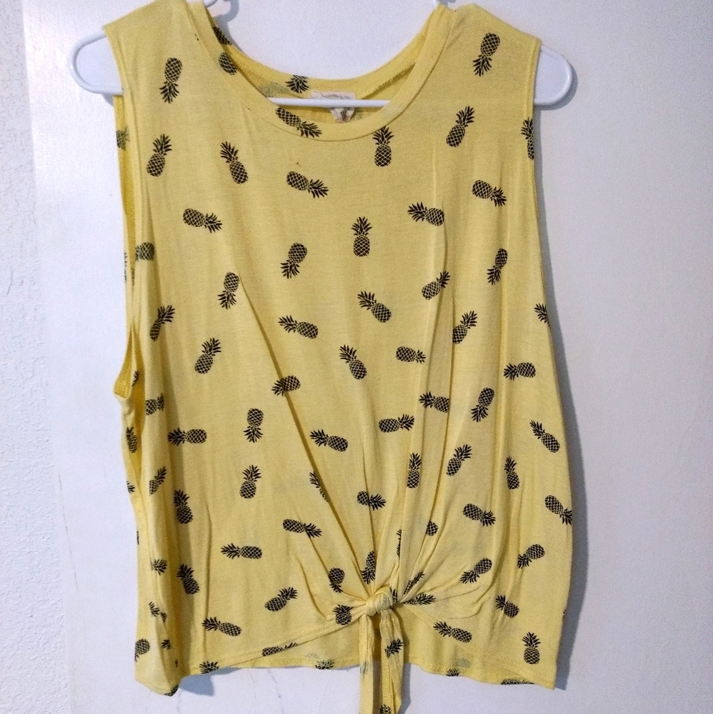 ❌ SOLD ❌ Yellow Pineapple Print Tank